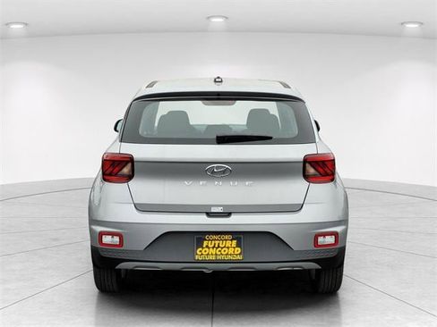 New 2026 Hyundai Venue SE image 4
