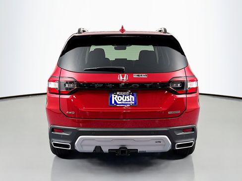 New 2025 Honda Pilot Touring image 6
