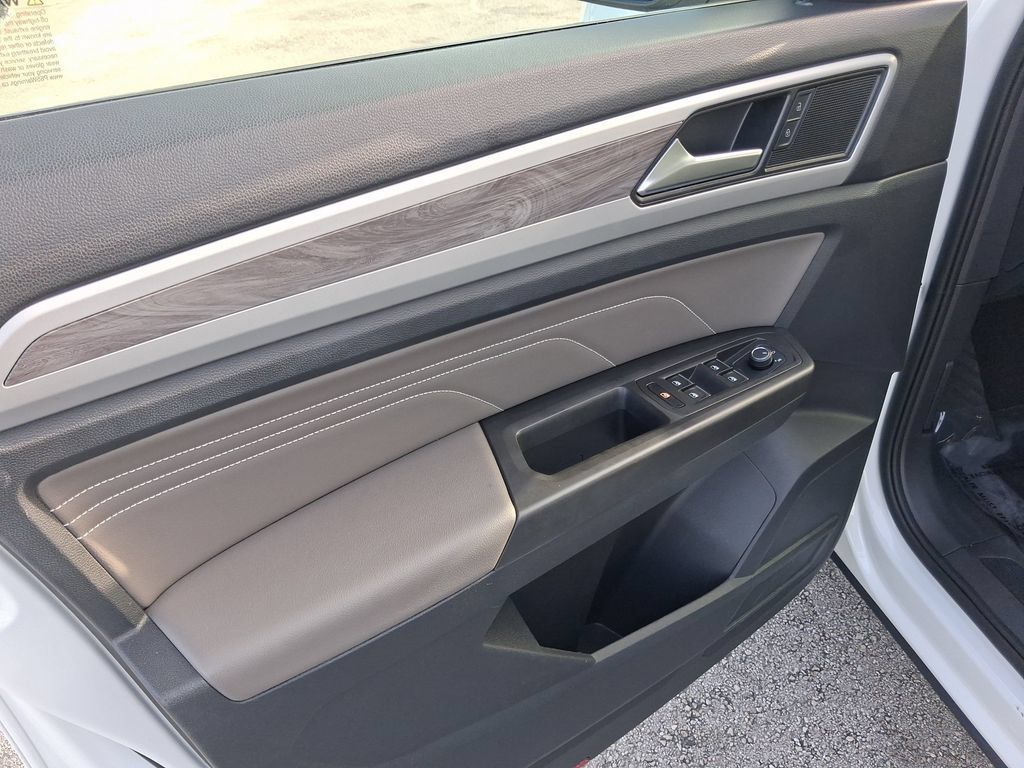 Used 2023 Volkswagen Atlas Cross Sport SE FWD image 20