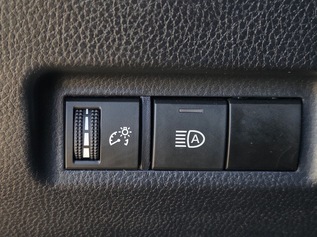 Used 2023 Toyota RAV4 XLE FWD image 25