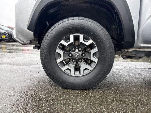 Used 2018 Toyota Tacoma TRD Off-Road image 29