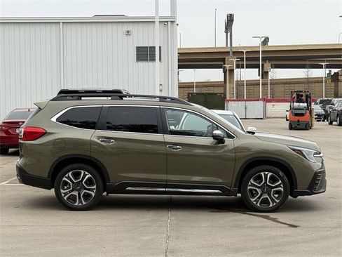 Used 2023 Subaru Ascent Touring image 3