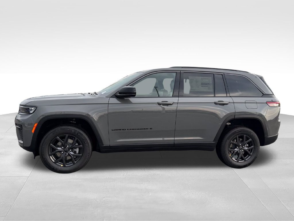 New 2027 Jeep Grand Cherokee Altitude RWD image 2