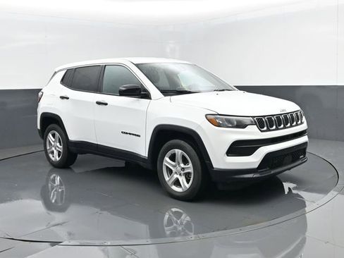 Used 2023 Jeep Compass Sport AWD/4WD image 3