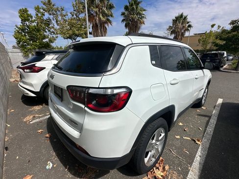 Used 2022 Jeep Compass Latitude AWD/4WD image 5