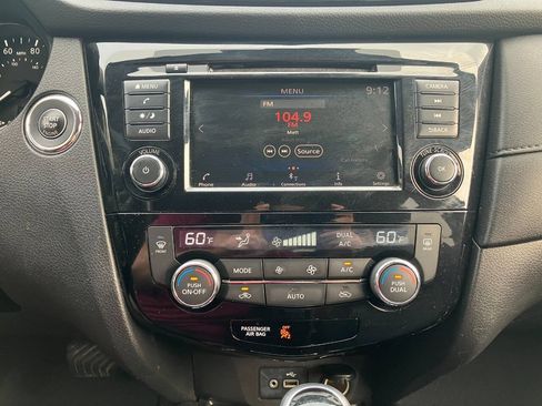 Used 2020 Nissan Rogue SV FWD image 19