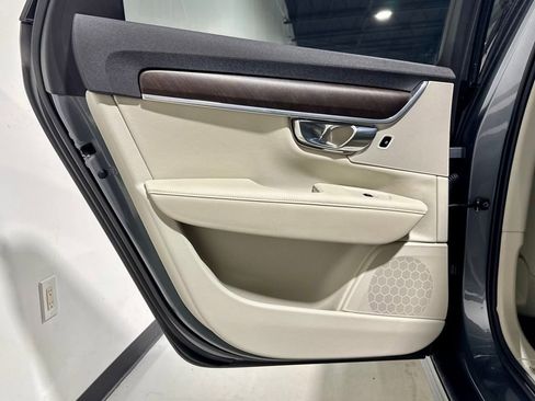 Used 2020 Volvo V90 T6 Cross Country image 28