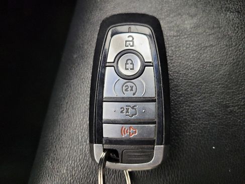 Used 2019 Ford Edge Titanium w/ Cold Weather Package AWD/4WD image 32