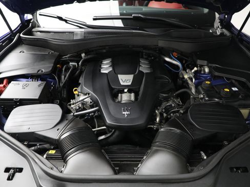 Certified 2022 Maserati Levante GT image 23