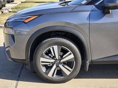 Used 2025 Nissan Rogue SL image 10