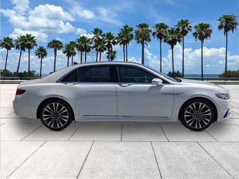 Used 2018 Lincoln Continental Select w/ Continental Climate Package AWD/4WD image 9