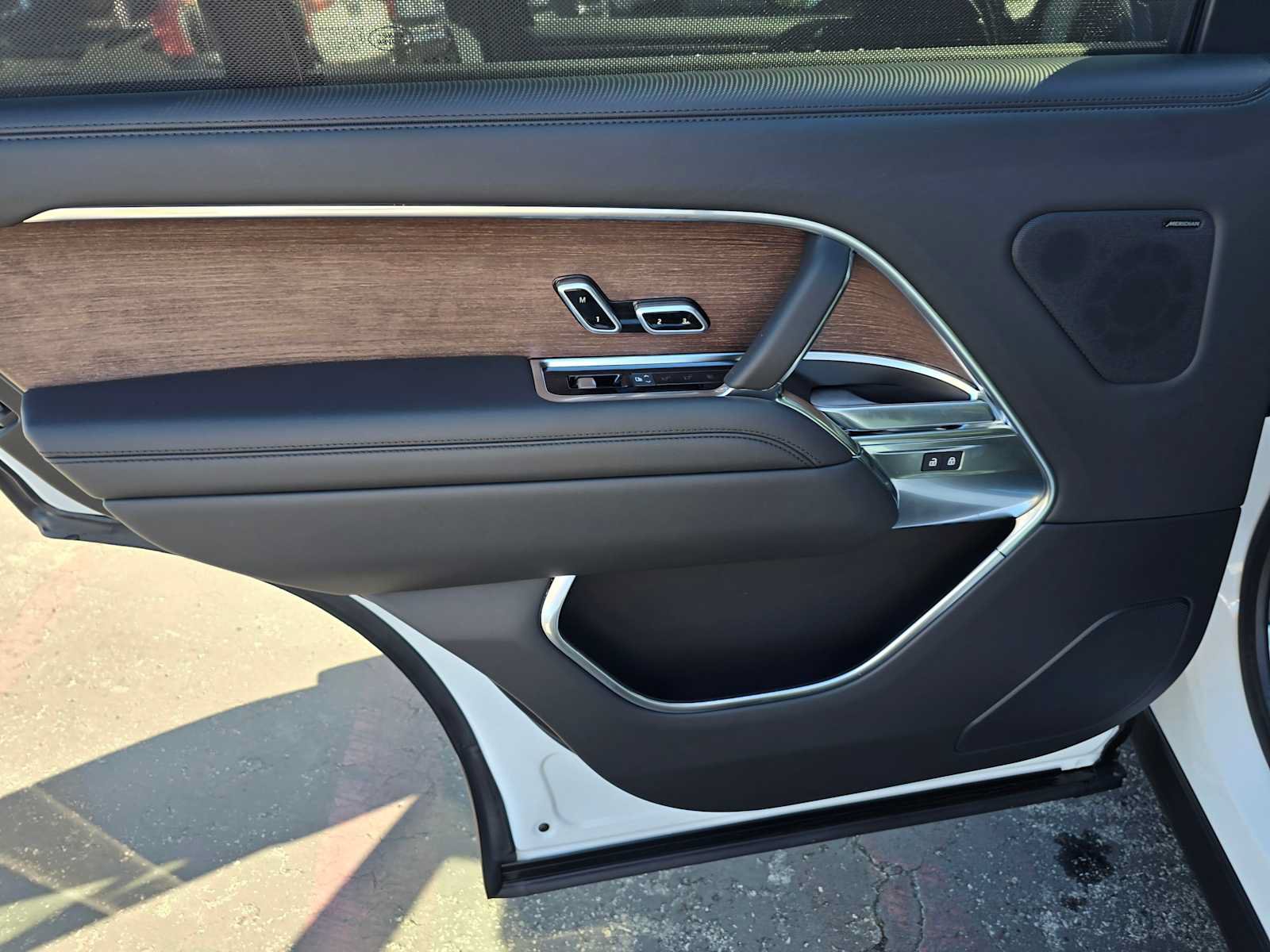 New 2025 Land Rover Range Rover Long Wheelbase SE AWD/4WD image 19