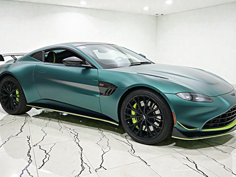 Used 2023 Aston Martin V8 Vantage Coupe image 16