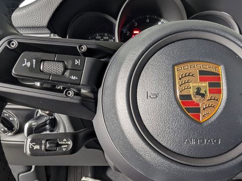 New 2026 Porsche Macan image 37