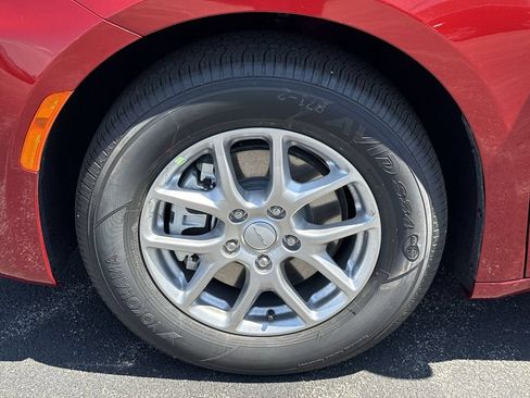 New 2027 Chrysler Pacifica Select FWD image 10