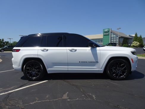 Used 2025 Jeep Grand Cherokee Summit AWD/4WD image 11