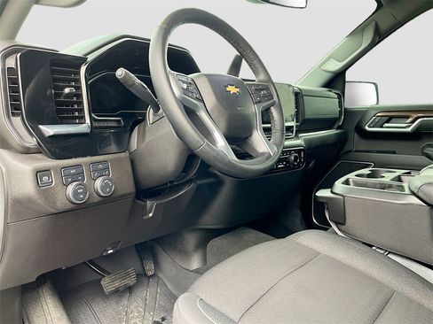 Used 2025 Chevrolet Silverado 1500 LT image 9