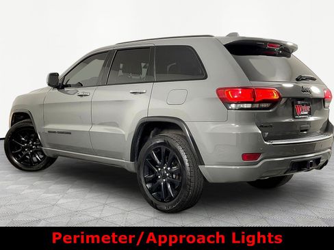 Used 2019 Jeep Grand Cherokee Altitude AWD/4WD image 4