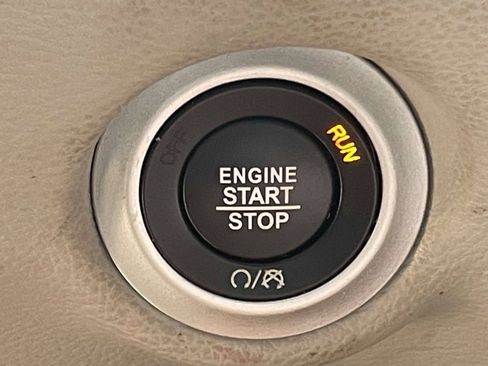 Used 2022 Chrysler Pacifica Limited FWD image 25