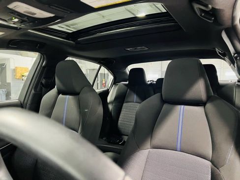 Used 2021 Toyota Corolla SE image 3