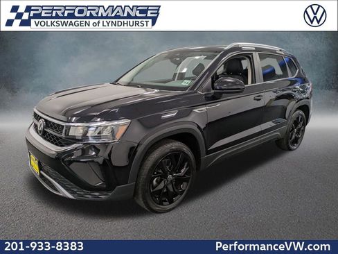 Used 2022 Volkswagen Taos SE w/ Panoramic Sunroof Package AWD/4WD image 1