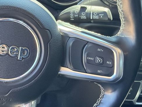 Used 2022 Jeep Wrangler Unlimited Sahara w/ Cold Weather Group AWD/4WD image 25