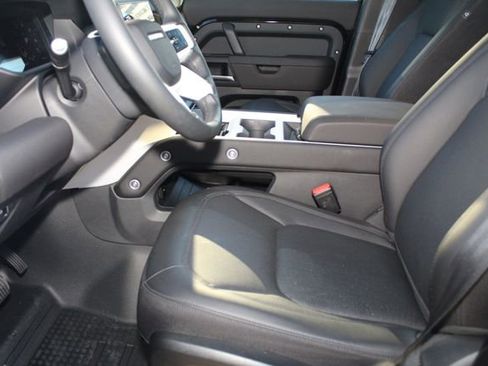 Used 2025 Land Rover Defender 110 S image 21