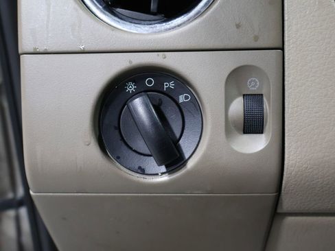 Used 2004 Ford F150 XLT image 25