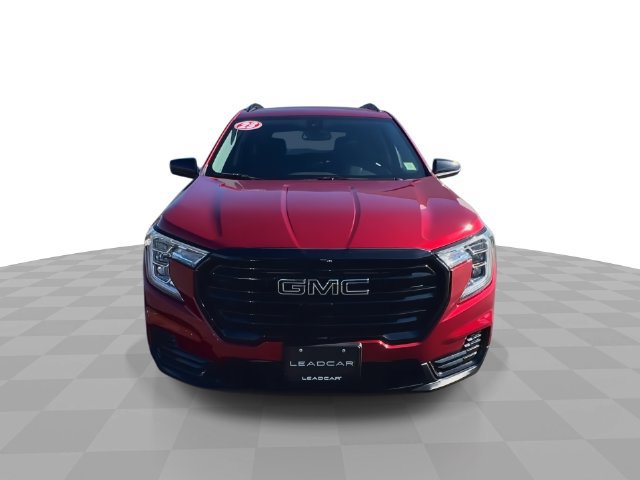 Used 2023 GMC Terrain SLE w/ Driver Convenience Package AWD/4WD image 3