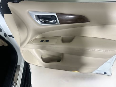 Used 2020 Nissan Pathfinder Platinum w/ Cargo Package image 34