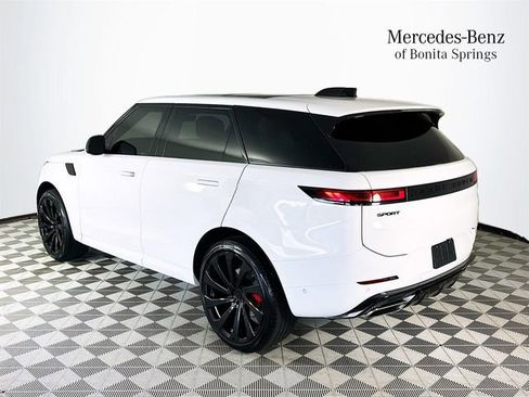Used 2024 Land Rover Range Rover Sport SE AWD/4WD image 5
