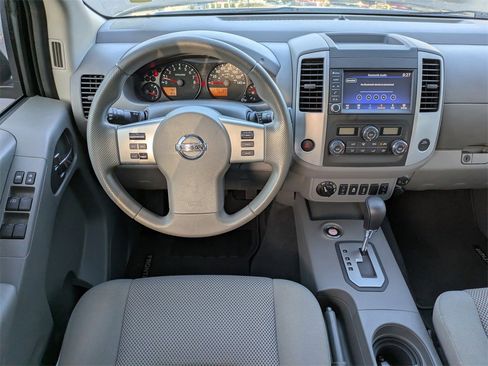 Used 2021 Nissan Frontier SV image 16