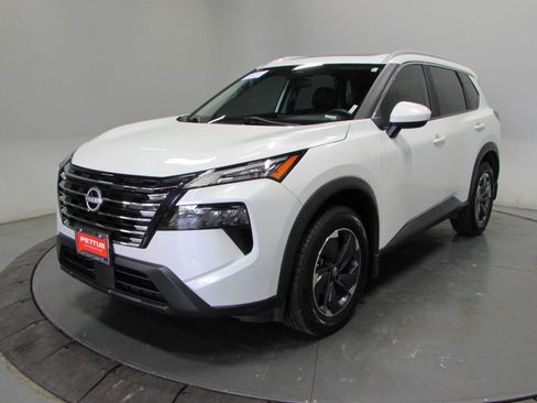 Used 2024 Nissan Rogue SV w/ SV Premium Package FWD image 3