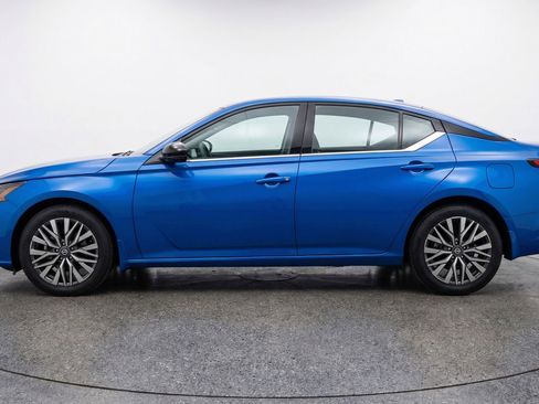Used 2025 Nissan Altima 2.5 SV FWD image 5