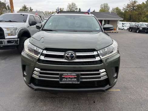 Used 2019 Toyota Highlander AWD V6 image 3