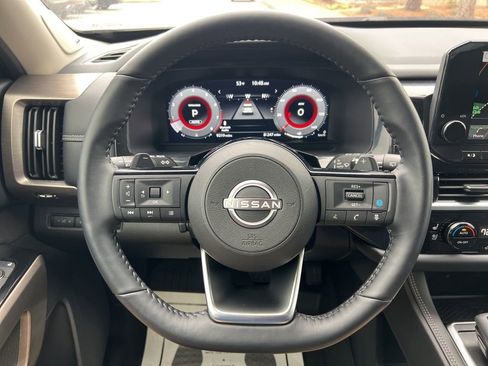 Used 2024 Nissan Pathfinder Platinum w/ Lighting Package (N93) image 15