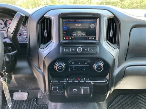 Used 2020 Chevrolet Silverado 1500 Custom Trail Boss w/ Custom Convenience Package AWD/4WD image 17