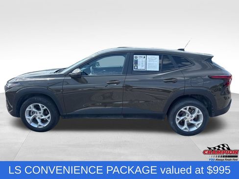 Used 2024 Chevrolet Trax LS w/ LS Convenience Package FWD image 2