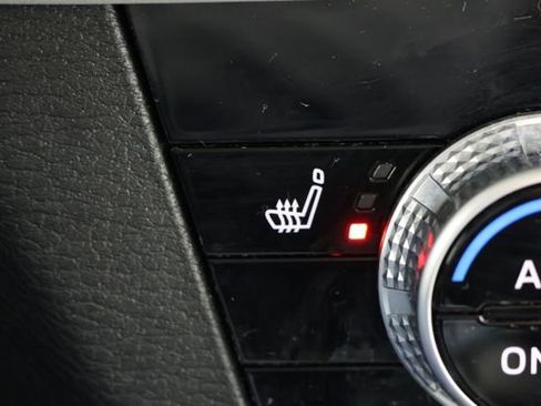 Used 2024 Mitsubishi Outlander SEL image 14