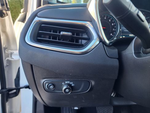 Used 2024 Chevrolet Equinox LT image 27