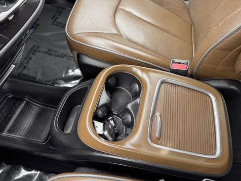 Used 2018 Chrysler Pacifica Limited w/ Advanced Safetytec Group FWD image 18