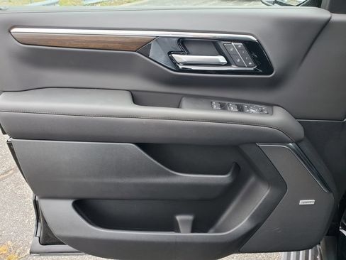 New 2026 Chevrolet Suburban High Country AWD/4WD image 25