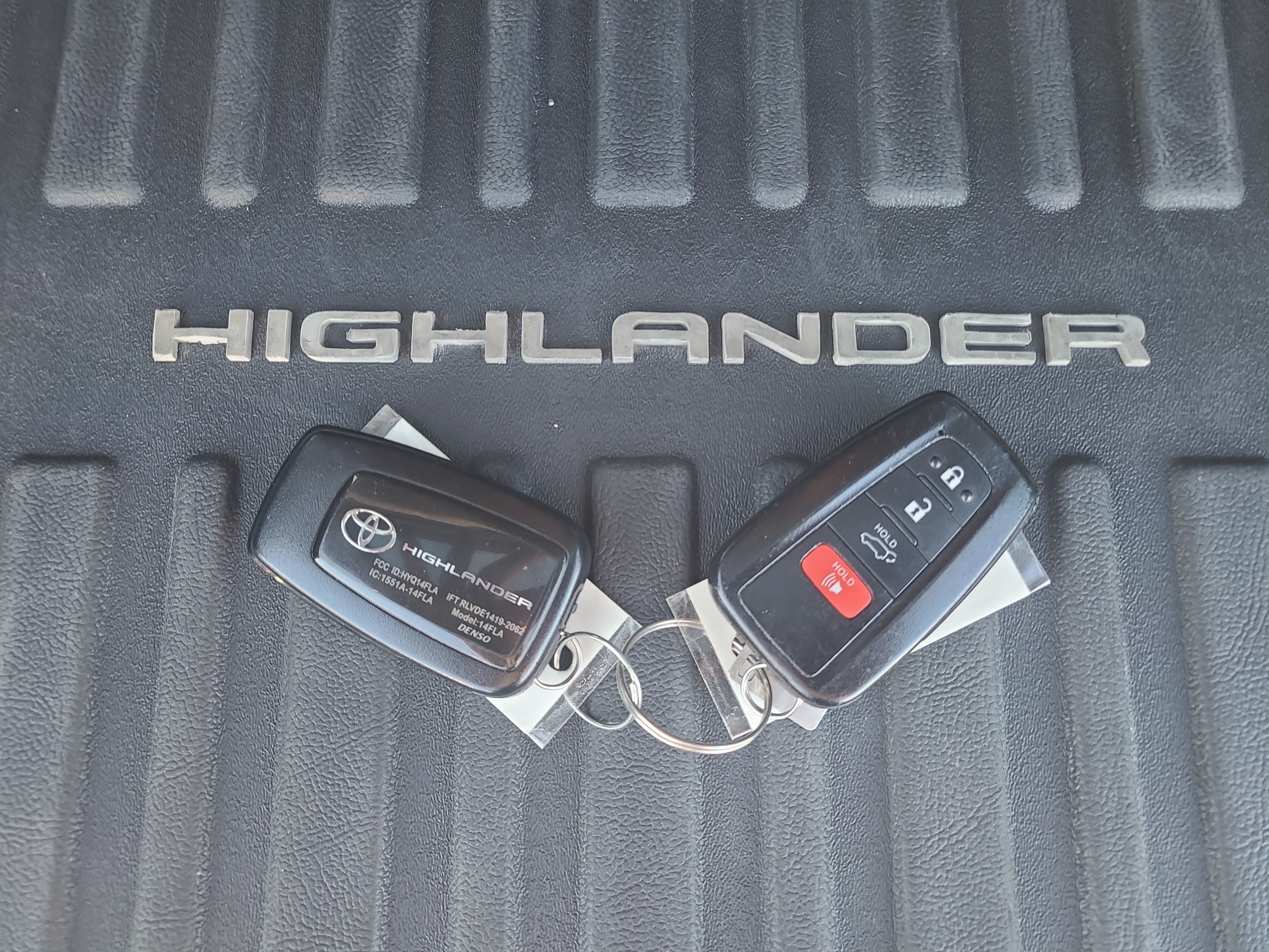 Used 2023 Toyota Highlander XLE AWD/4WD image 31