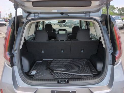 Used 2025 Kia Soul S FWD image 6