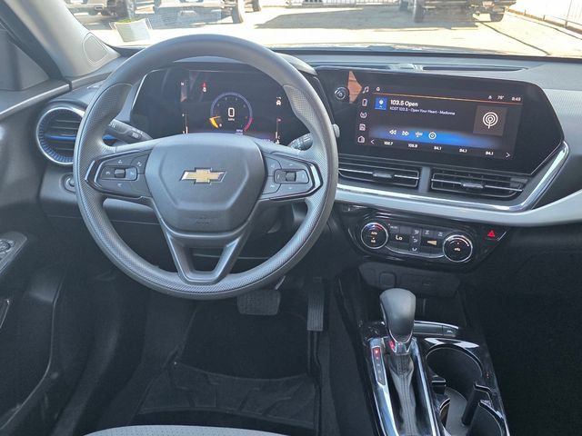 Used 2025 Chevrolet Trax LT FWD image 15