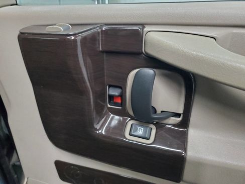 Used 2006 Chevrolet Express 1500 w/ Preferred Equipment Group image 15