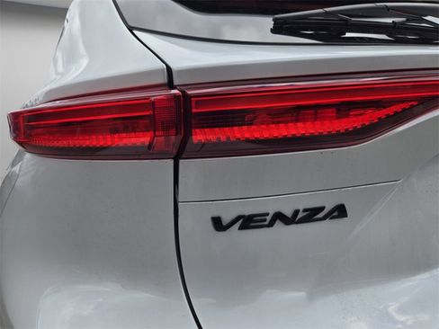 Used 2024 Toyota Venza Nightshade image 7