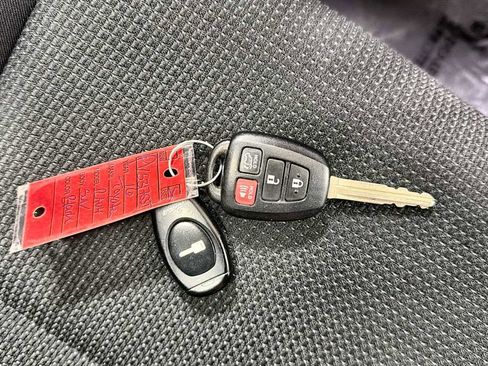 Used 2016 Toyota RAV4 XLE image 31