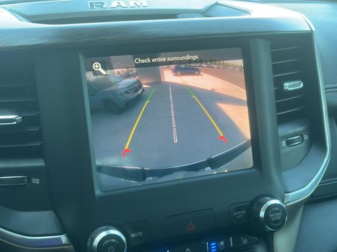 Used 2019 RAM 1500 Laramie w/ Off Road Group AWD/4WD image 15
