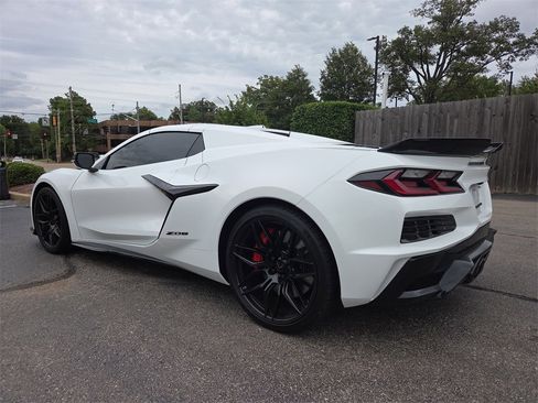 Used 2024 Chevrolet Corvette Z06 image 3